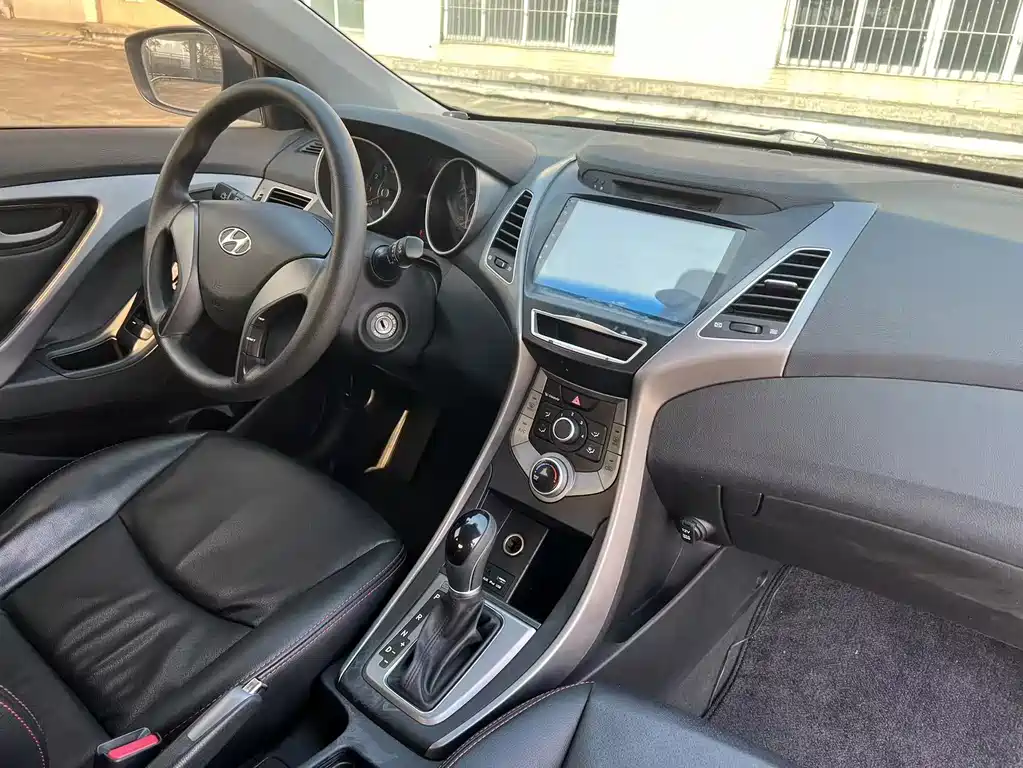 Hyundai Elantra Langdong 2017 — фото 12