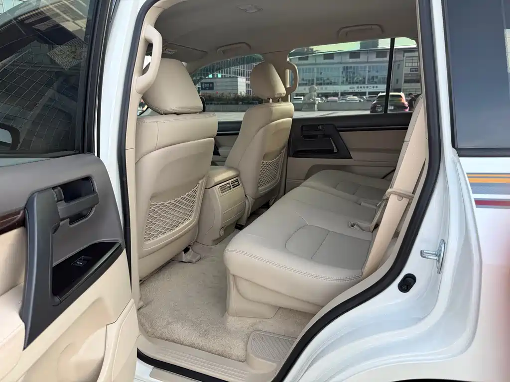 Toyota Land Cruiser 2019 — фото 10