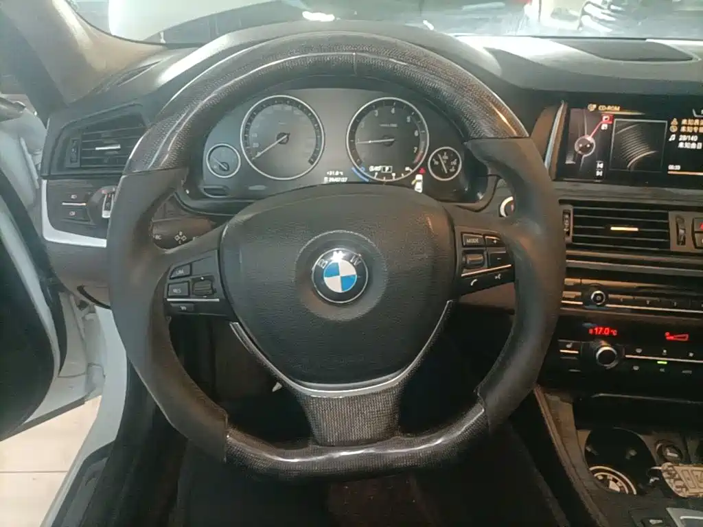 BMW 5 Series 2016 — фото 11