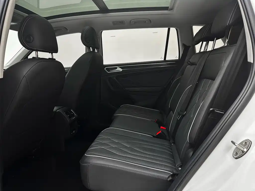 Volkswagen Tiguan L 2023 — фото 23