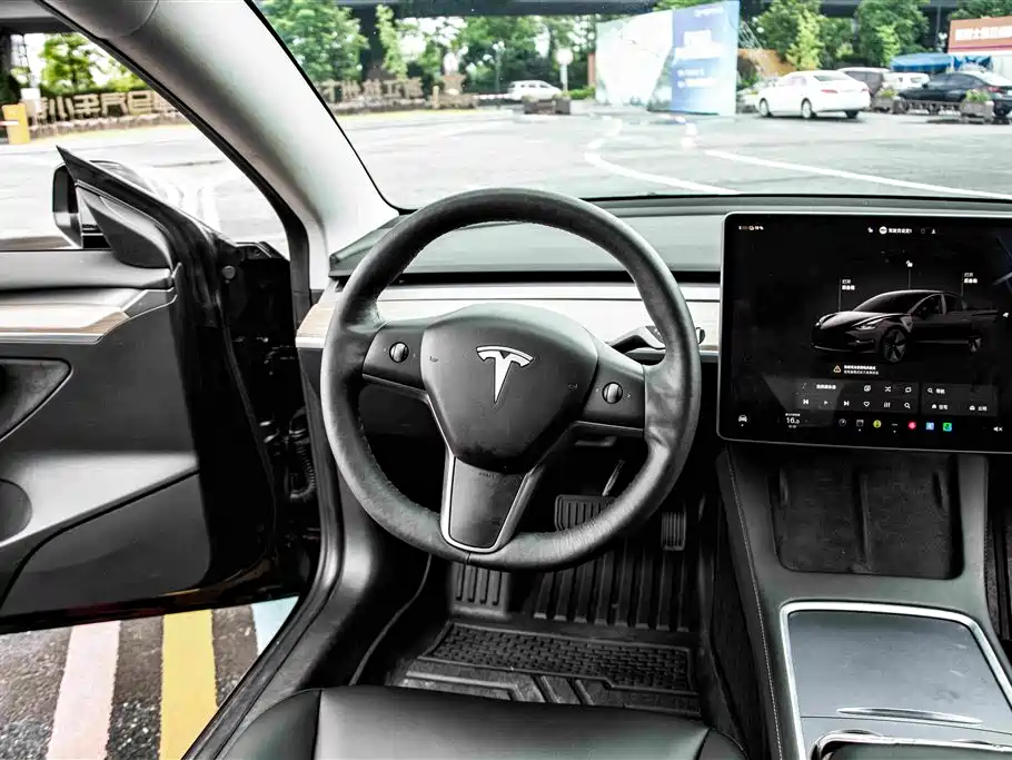 Tesla Model 3 2022 — фото 17