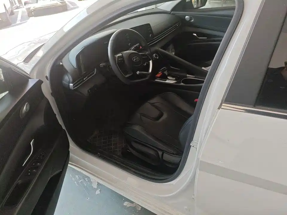 Hyundai Elantra 2022