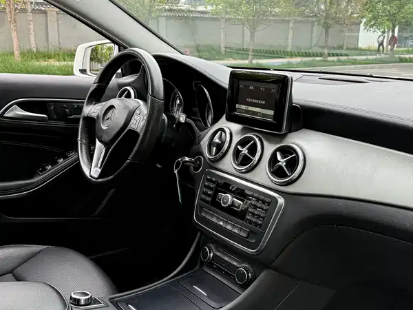 Mercedes-Benz GLA 2015