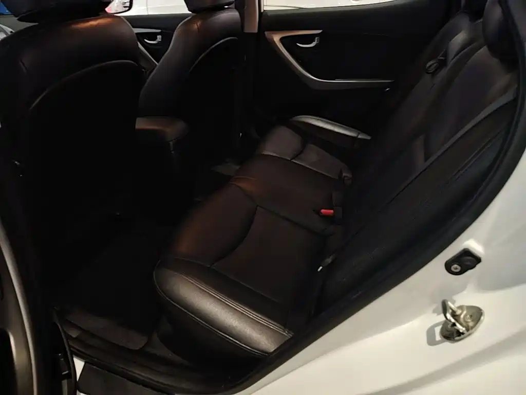 Hyundai Elantra Langdong 2017 — фото 17