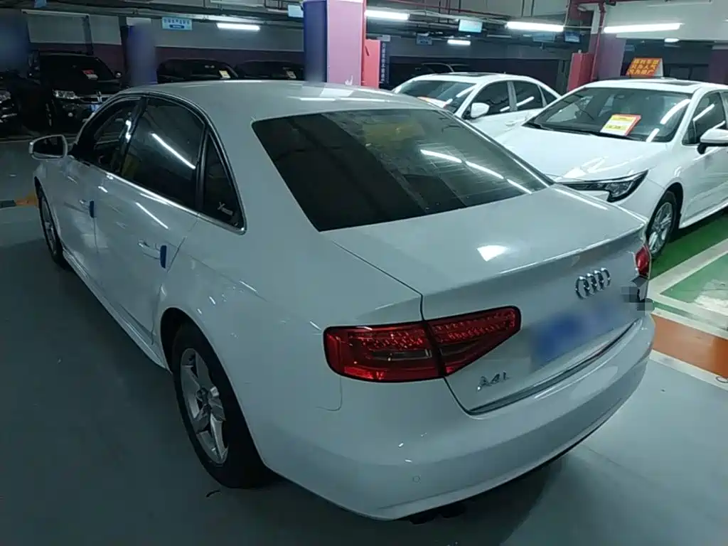 Audi A4L 2016