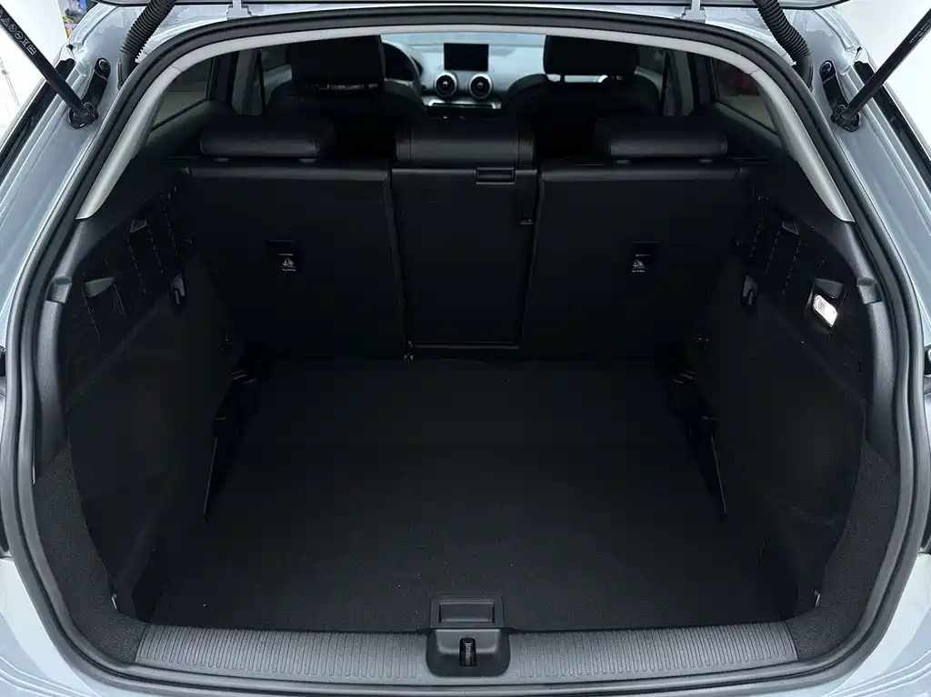 Audi Q2L 2023 — фото 20