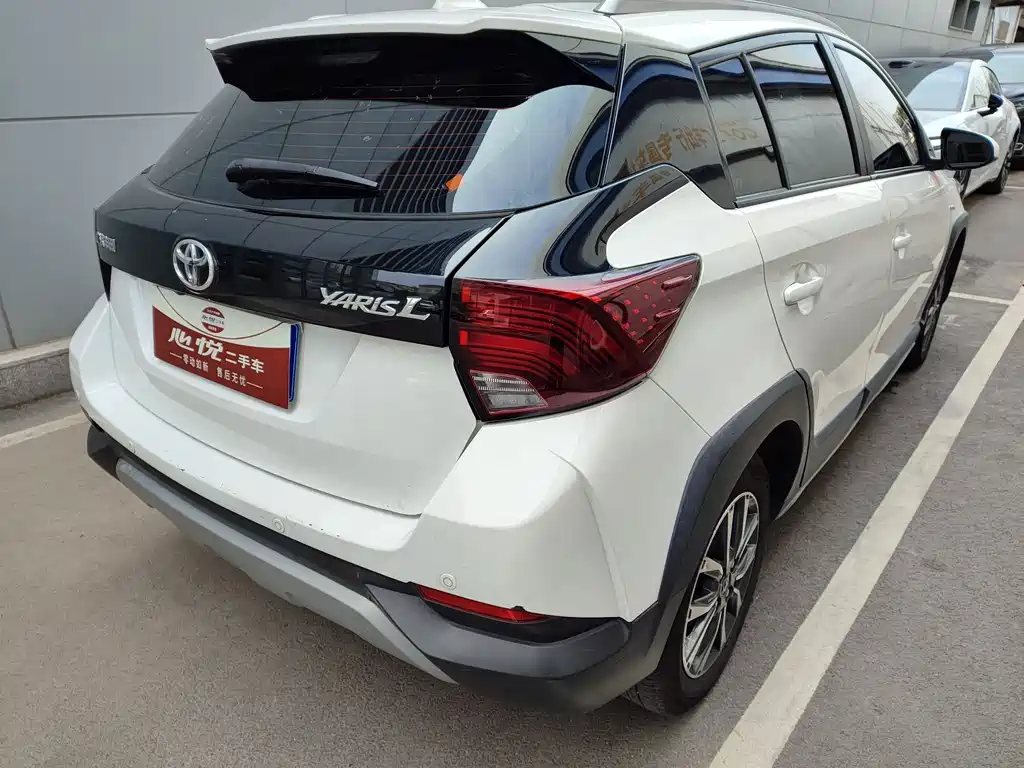 Toyota Yaris L 2022 — фото 11