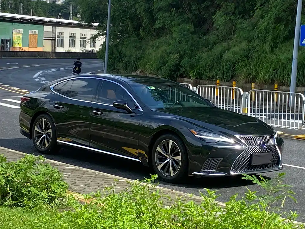 Lexus LS 2023
