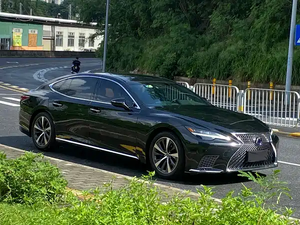Lexus LS 2023
