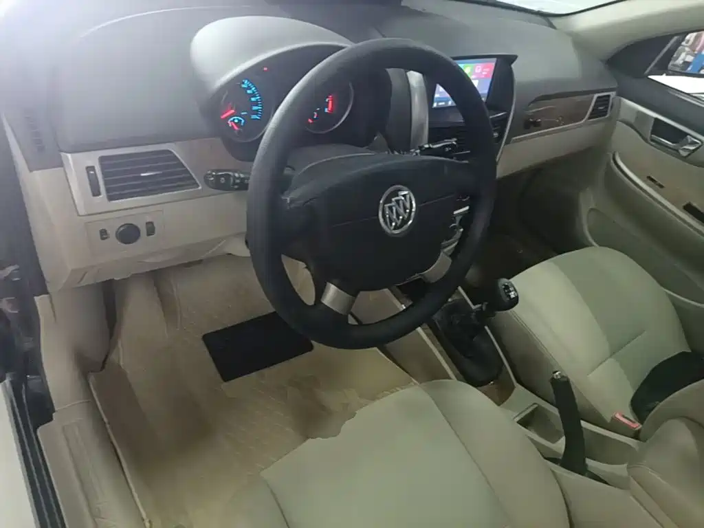Buick Excelle 2016 — фото 10