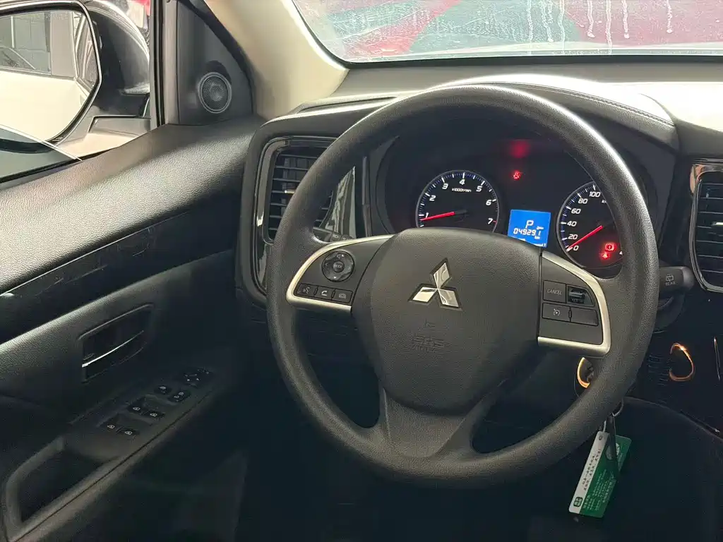 Mitsubishi Outlander 2022 — фото 12