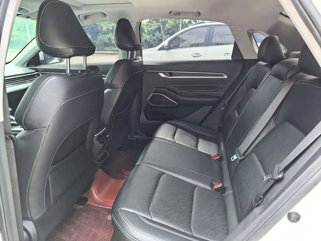 Geely Emgrand 2023