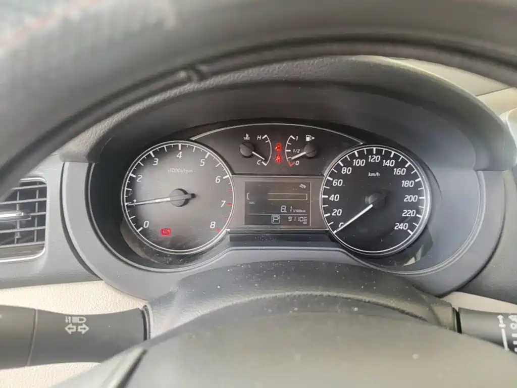 Nissan Tiida 2016 — фото 12