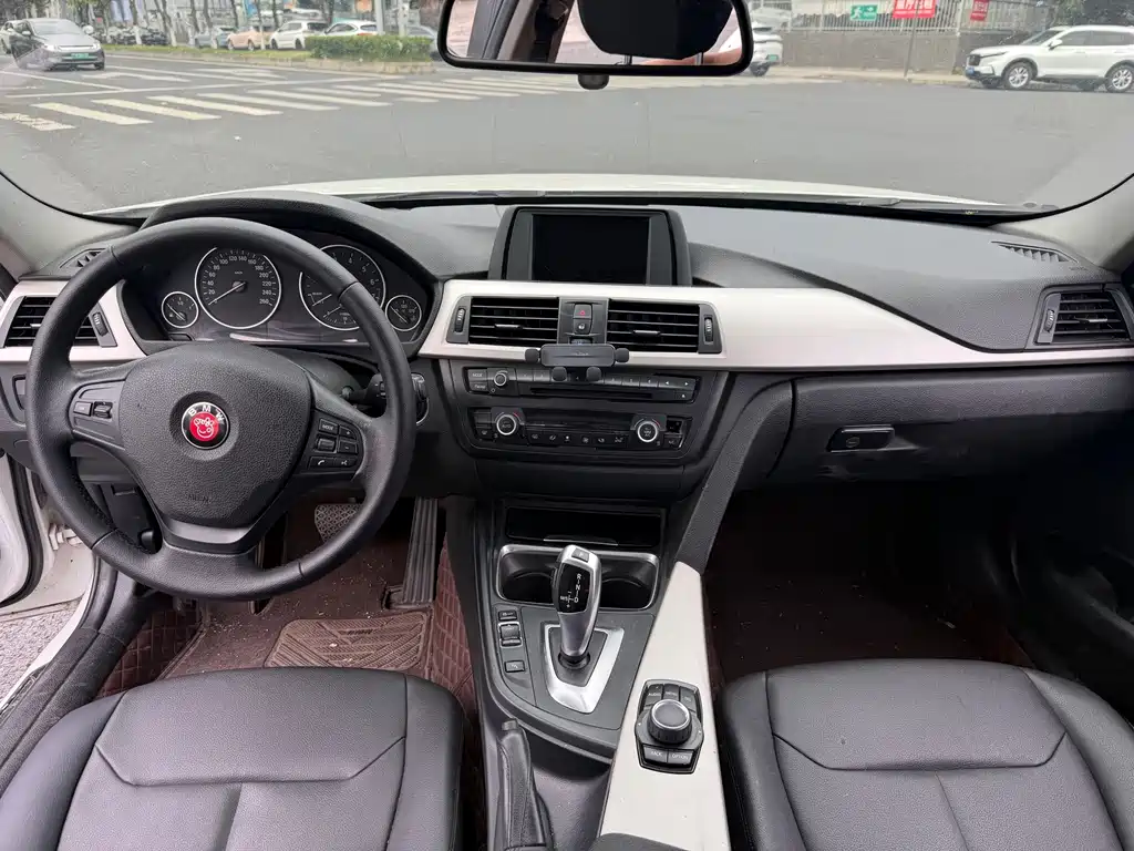 BMW 3 Series 2015 — фото 13
