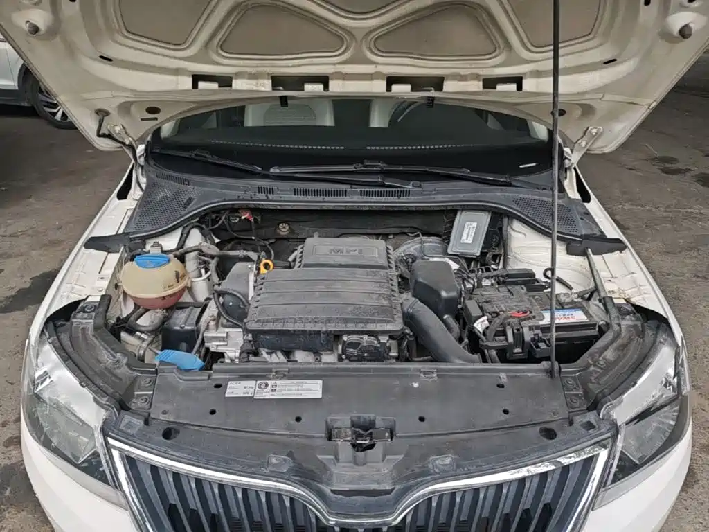 Skoda Rapid 2016 — фото 20