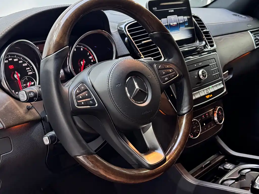 Mercedes-Benz GLS 2018 — фото 10
