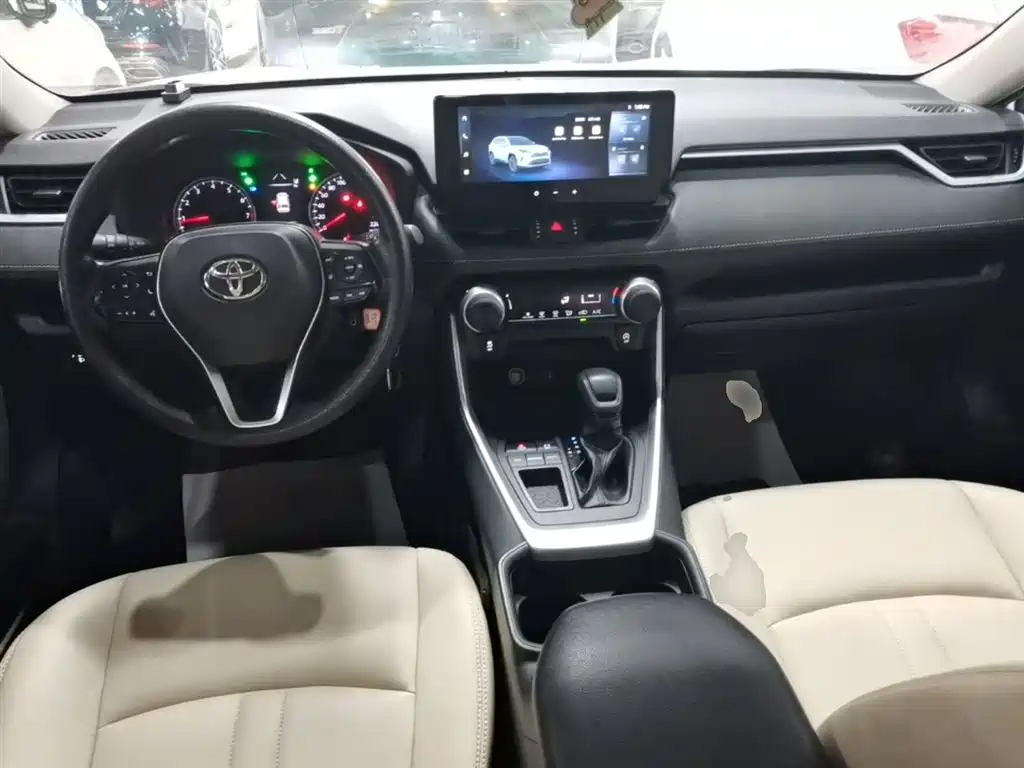 Toyota RAV4 2023 — фото 10