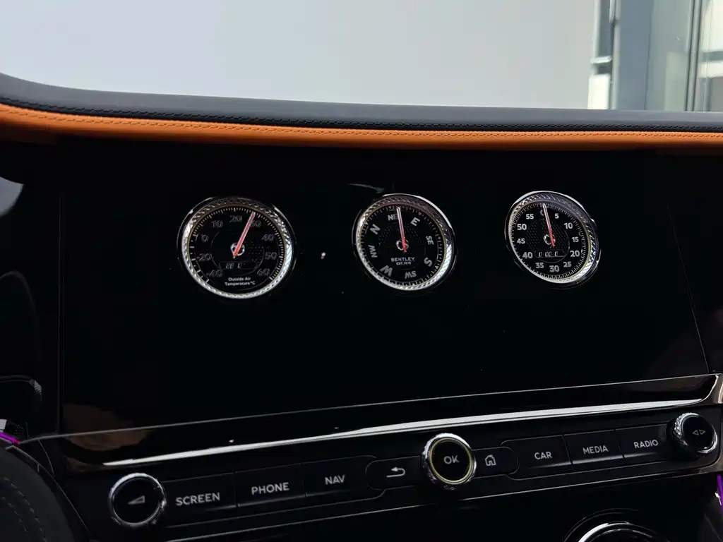Bentley Continental Plug-In Hybrid 2025 — фото 22