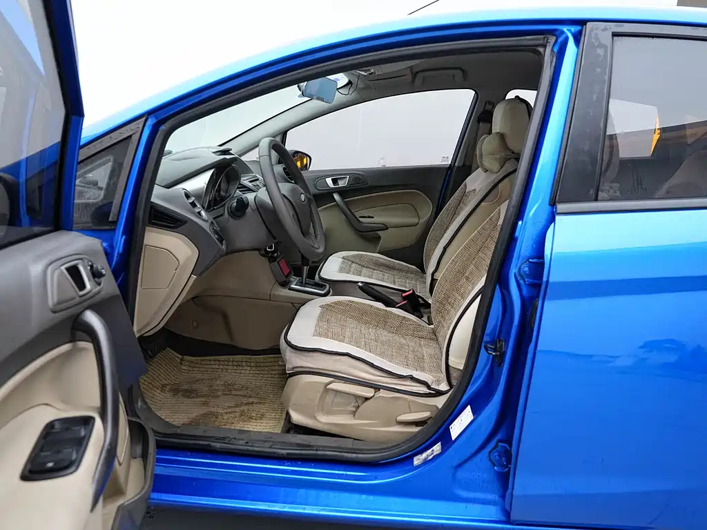 Ford Fiesta 2012 — фото 15