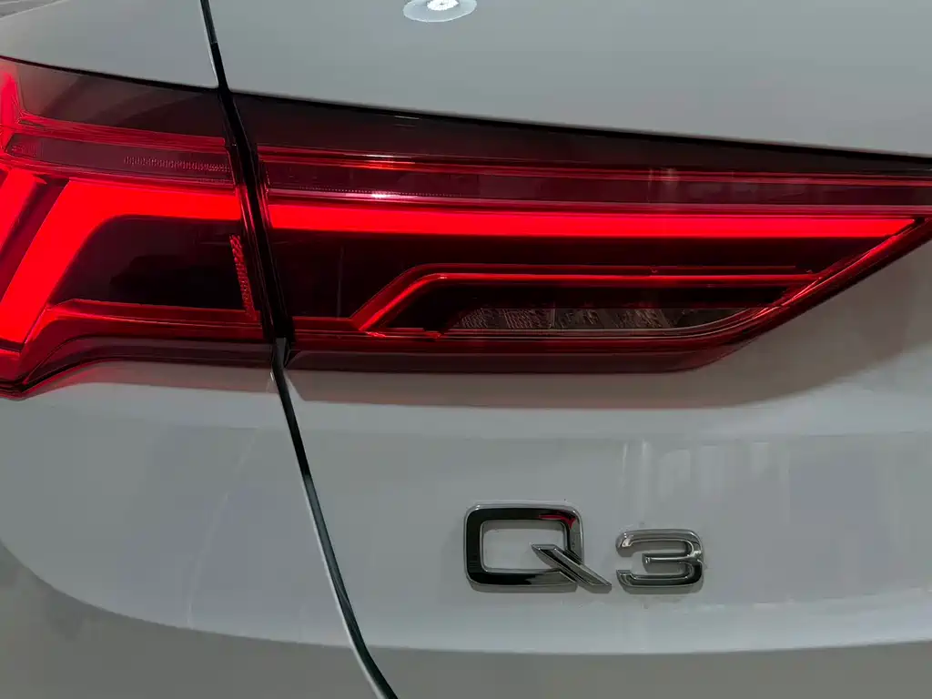 Audi Q3 2023 — фото 23