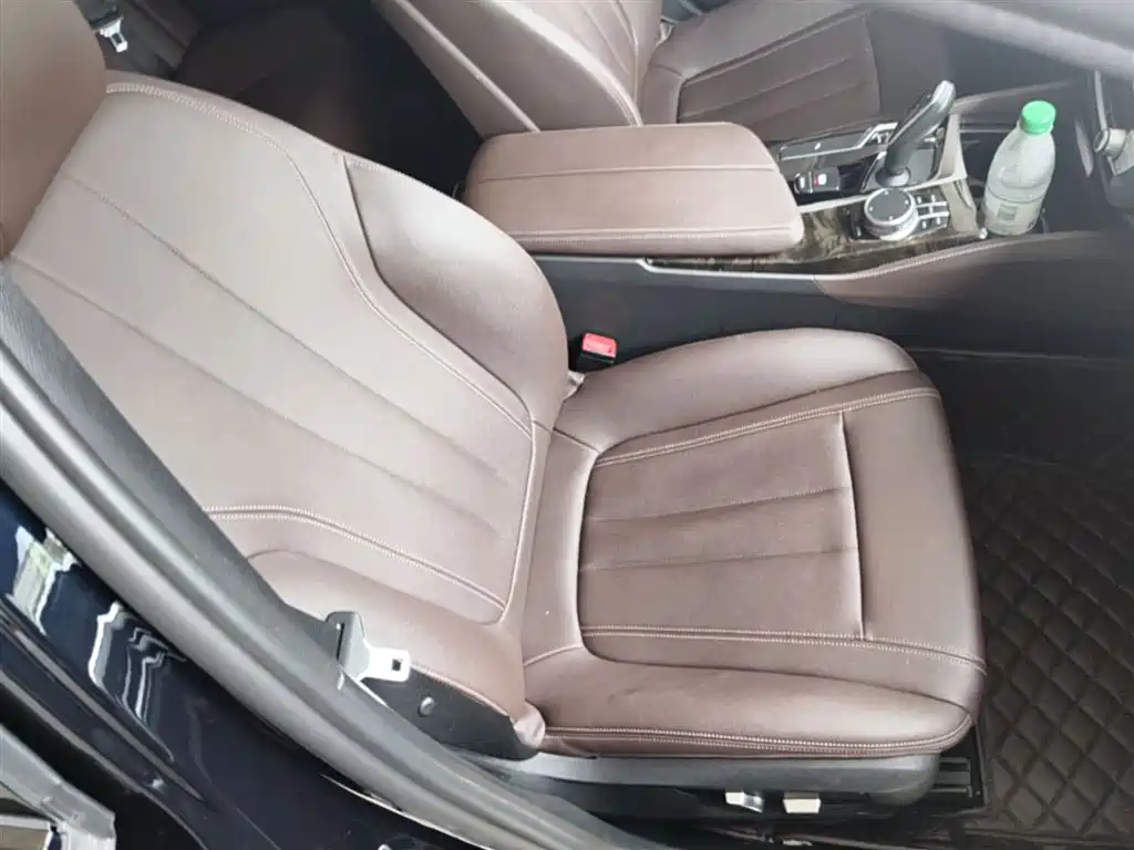 BMW 5 Series 2019 — фото 25