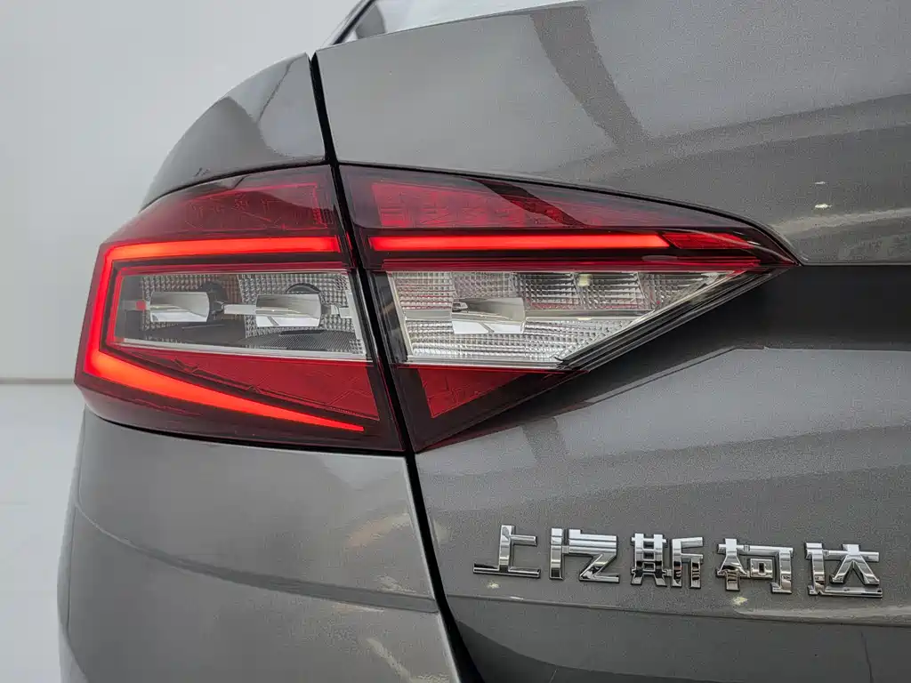 Skoda Octavia 2019 — фото 8