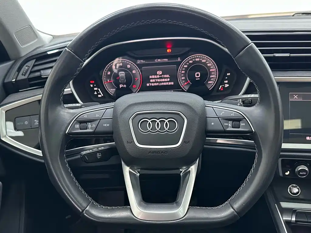 Audi Q3 2023 — фото 11