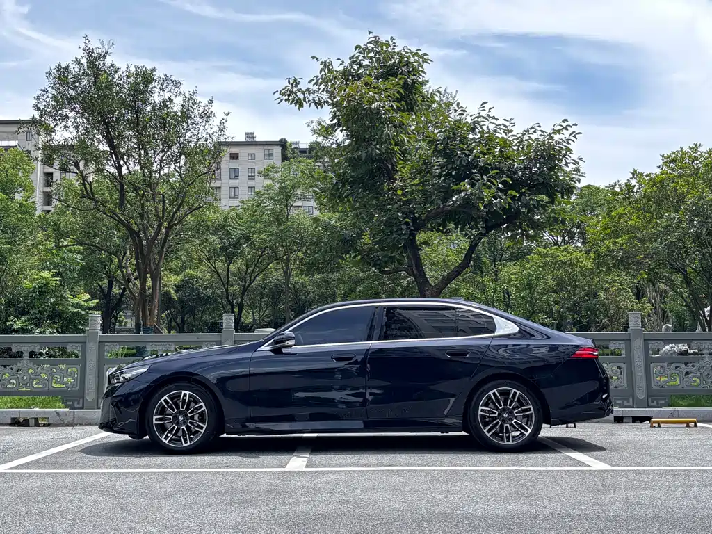 BMW 5 Series 2024
