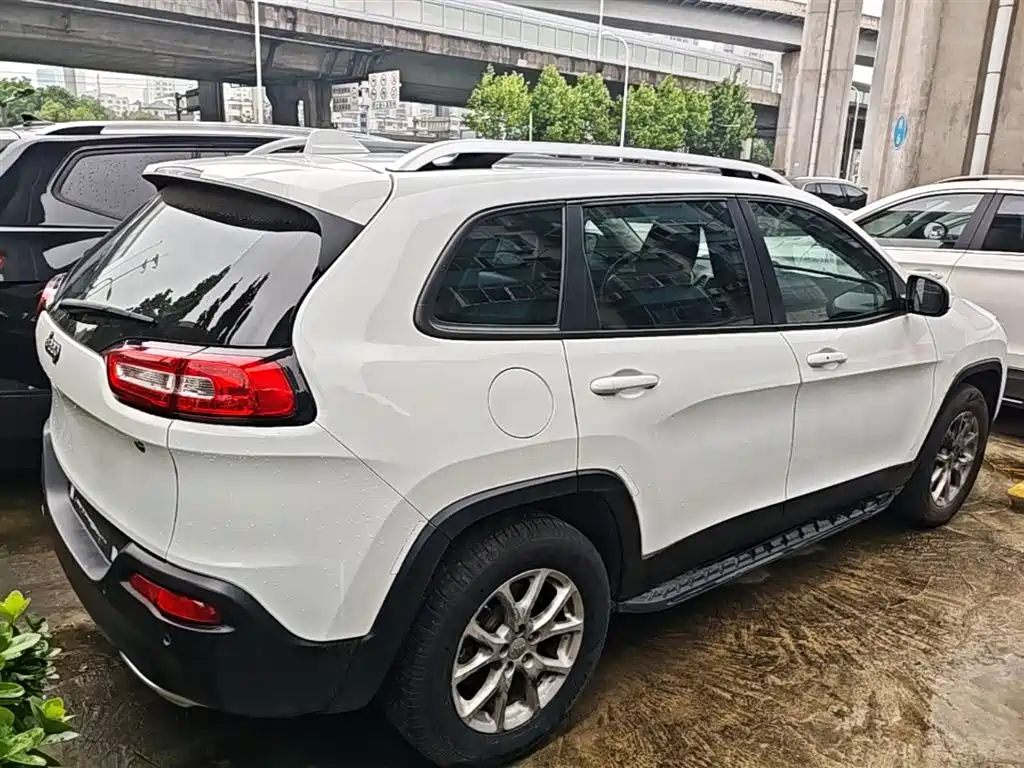 Jeep Cherokee 2018 — фото 7