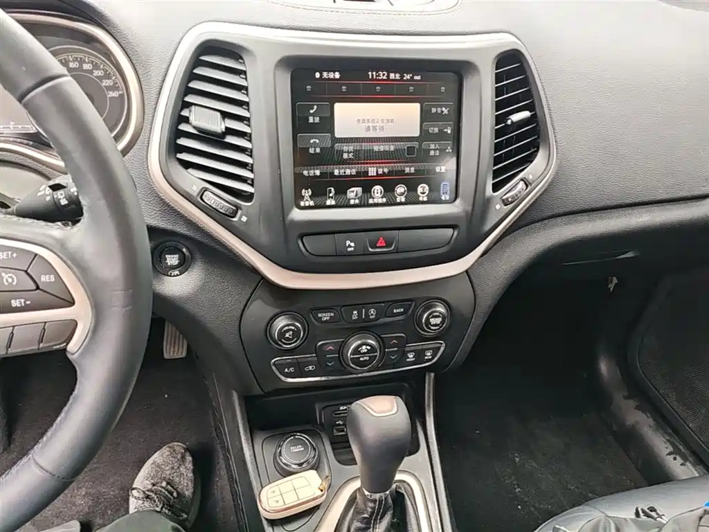 Jeep Cherokee 2018 — фото 13