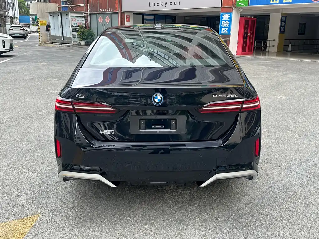 BMW i5 2025 — фото 9