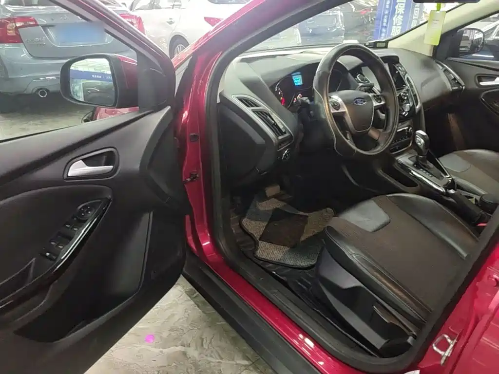 Ford Focus 2015 — фото 16