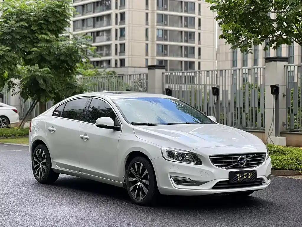 Volvo S60 2019 — фото 3