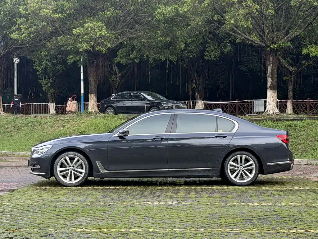 BMW 7 Series 2019 — фото 8