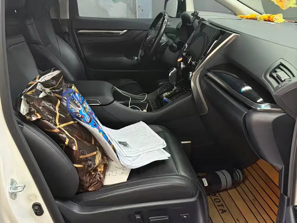 Toyota Vellfire 2023 — фото 7