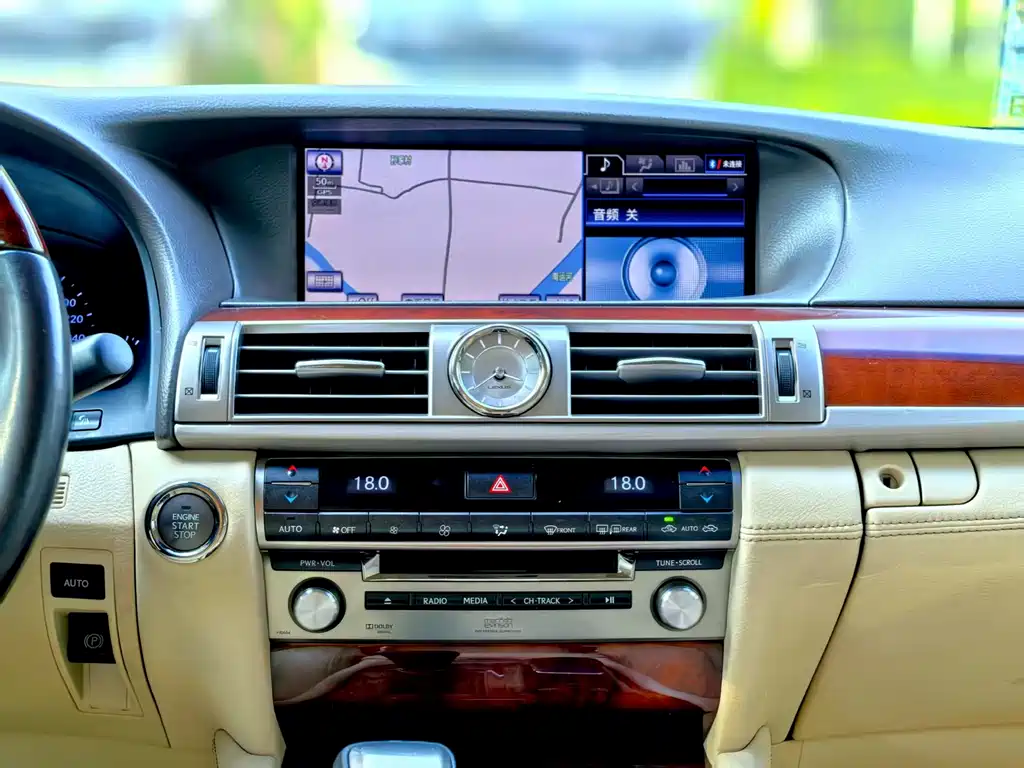 Lexus LS 2014 — фото 12