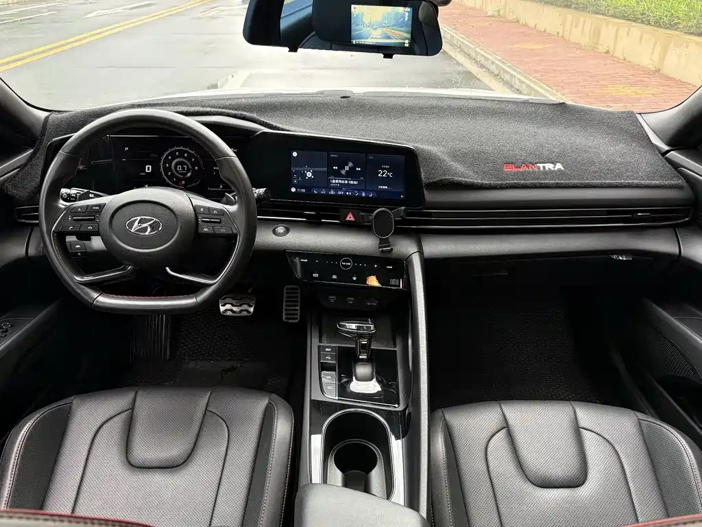 Hyundai Elantra 2021 — фото 13