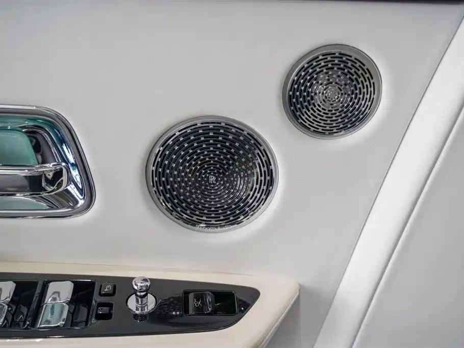Rolls-Royce Phantom 2019 — фото 10