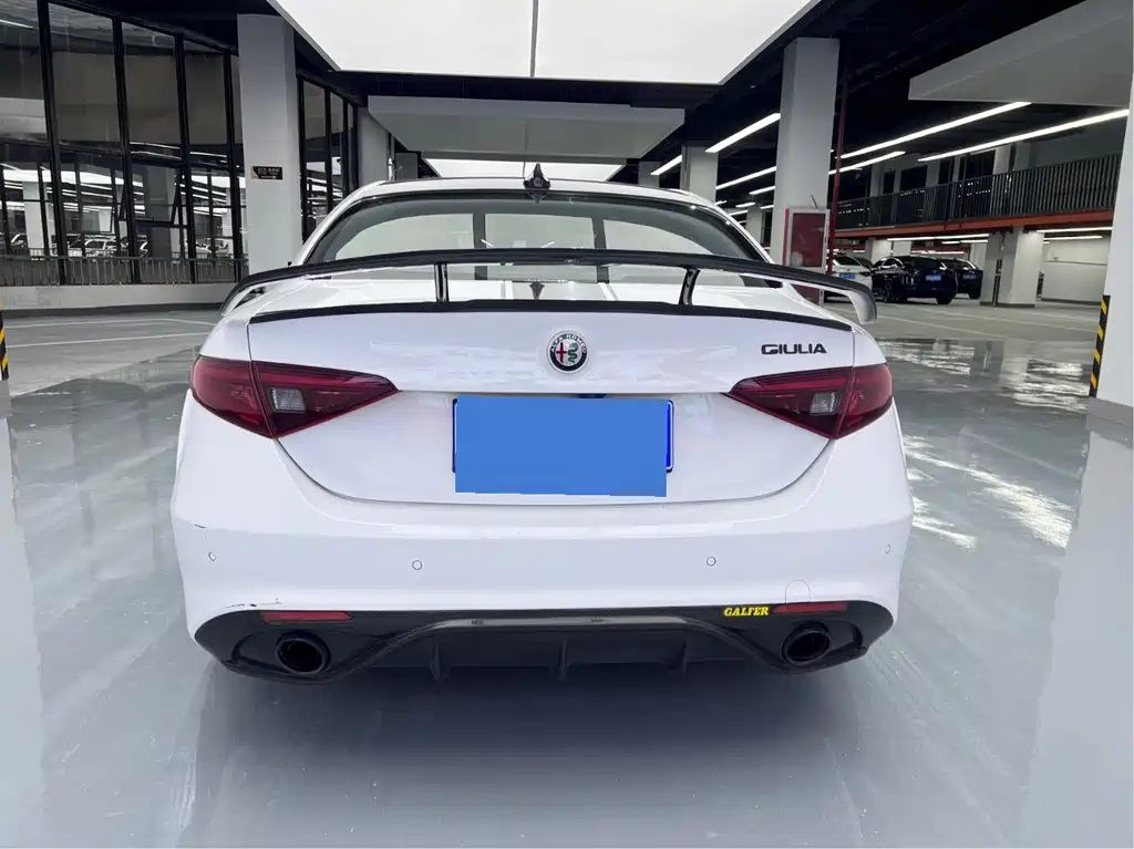 Alfa Romeo Giulia 2019 — фото 16