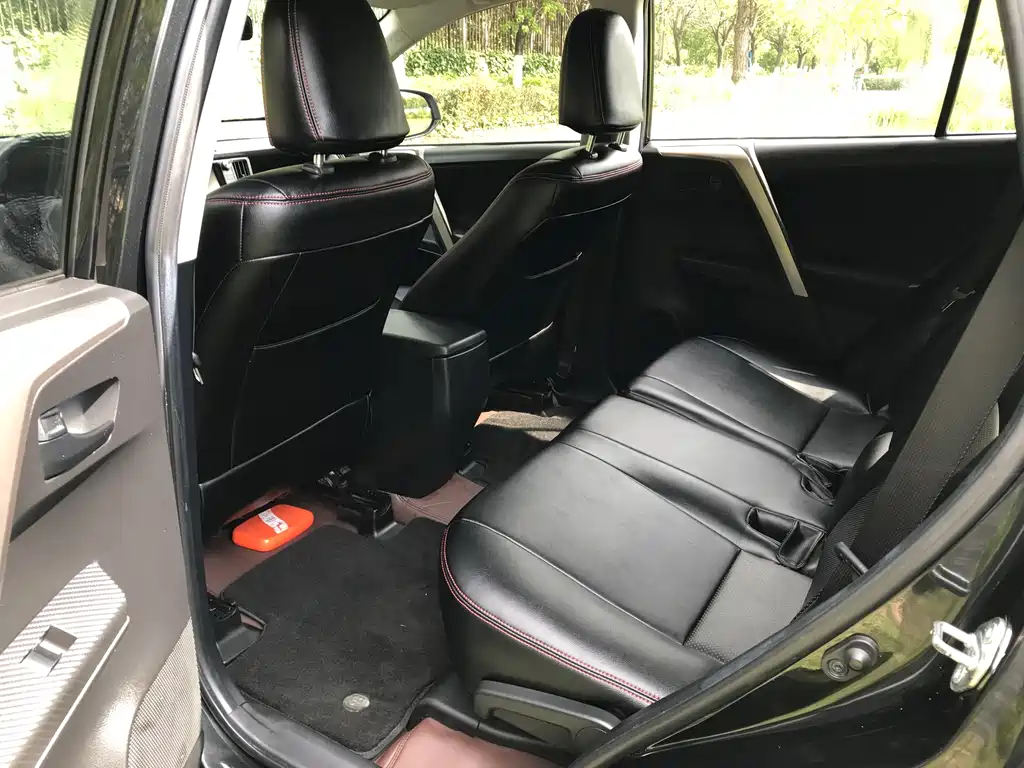 Toyota RAV4 2015 — фото 14