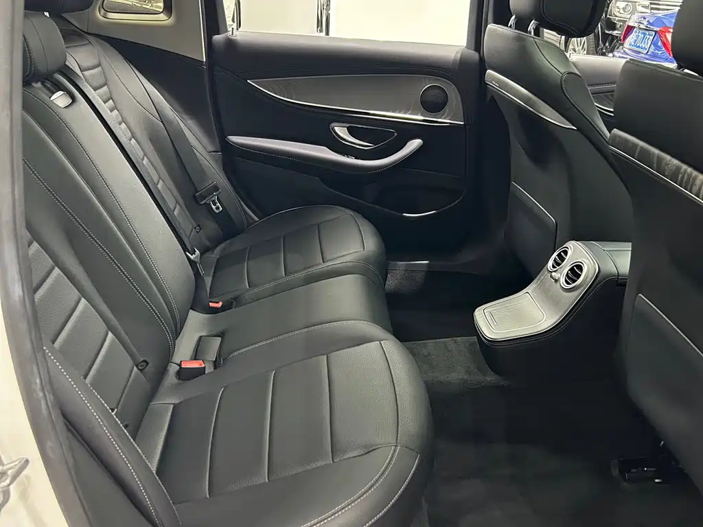 Mercedes-Benz E-Class 2022 — фото 12