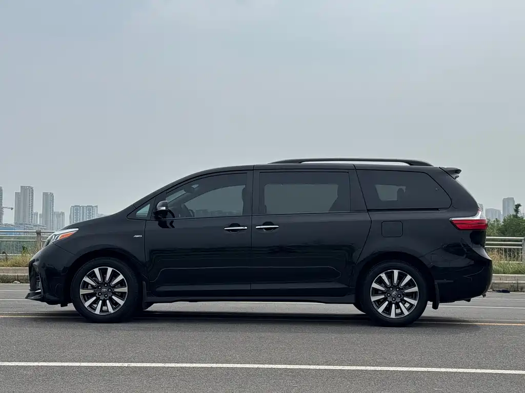 Toyota Sienna 2019 — фото 6