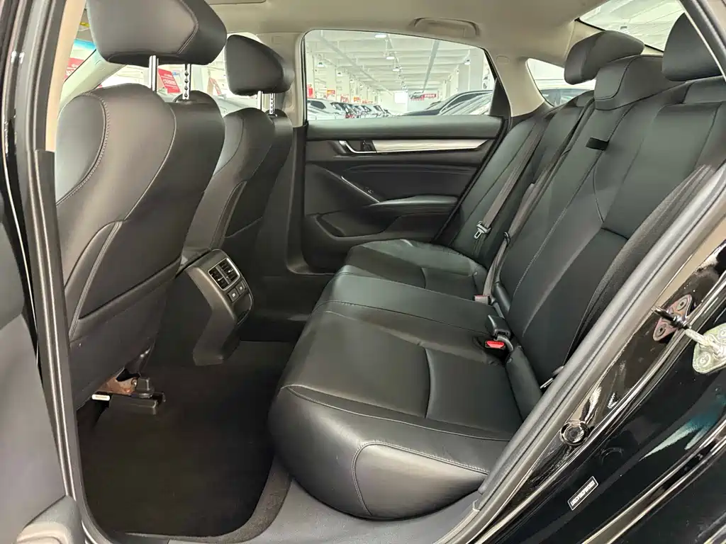 Honda Accord 2022 — фото 10