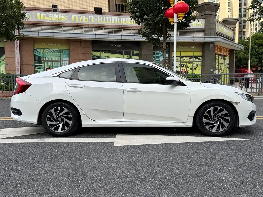 Honda Civic 2019 — фото 11