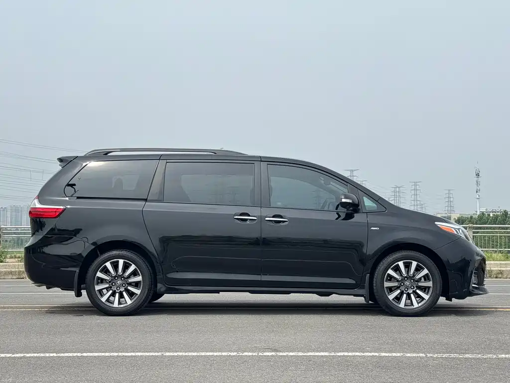 Toyota Sienna 2019 — фото 7