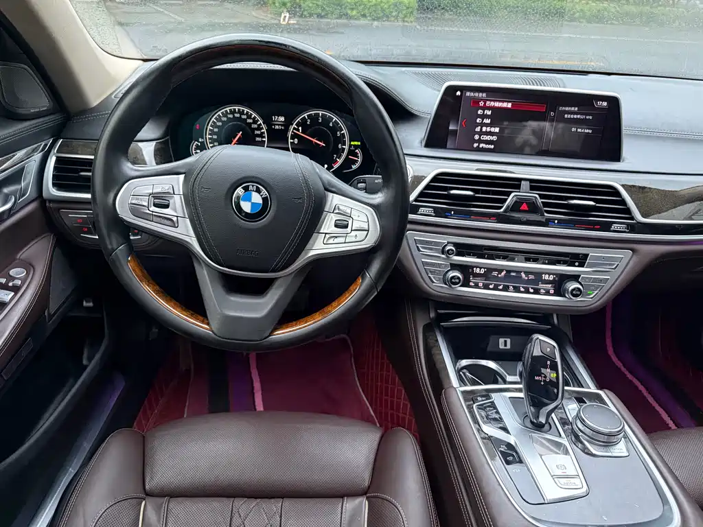 BMW 7 Series 2017 — фото 14