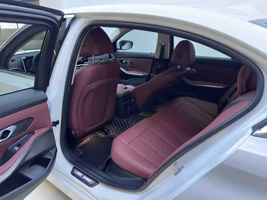 BMW 3 Series 2023 — фото 10
