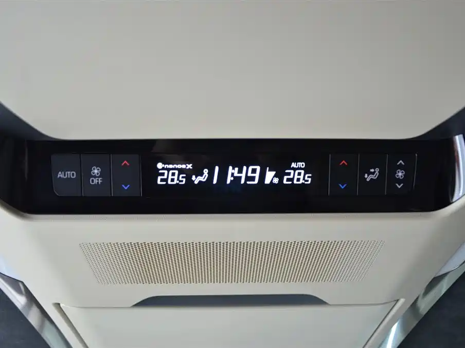 Toyota Vellfire 2026 — фото 16
