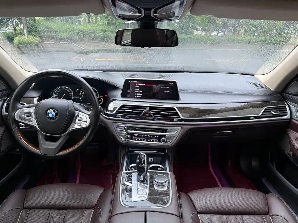 BMW 7 Series 2017 — фото 13
