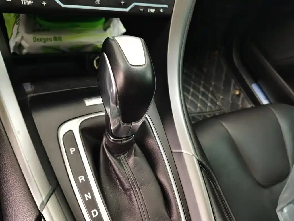 Ford Mondeo 2015 — фото 11